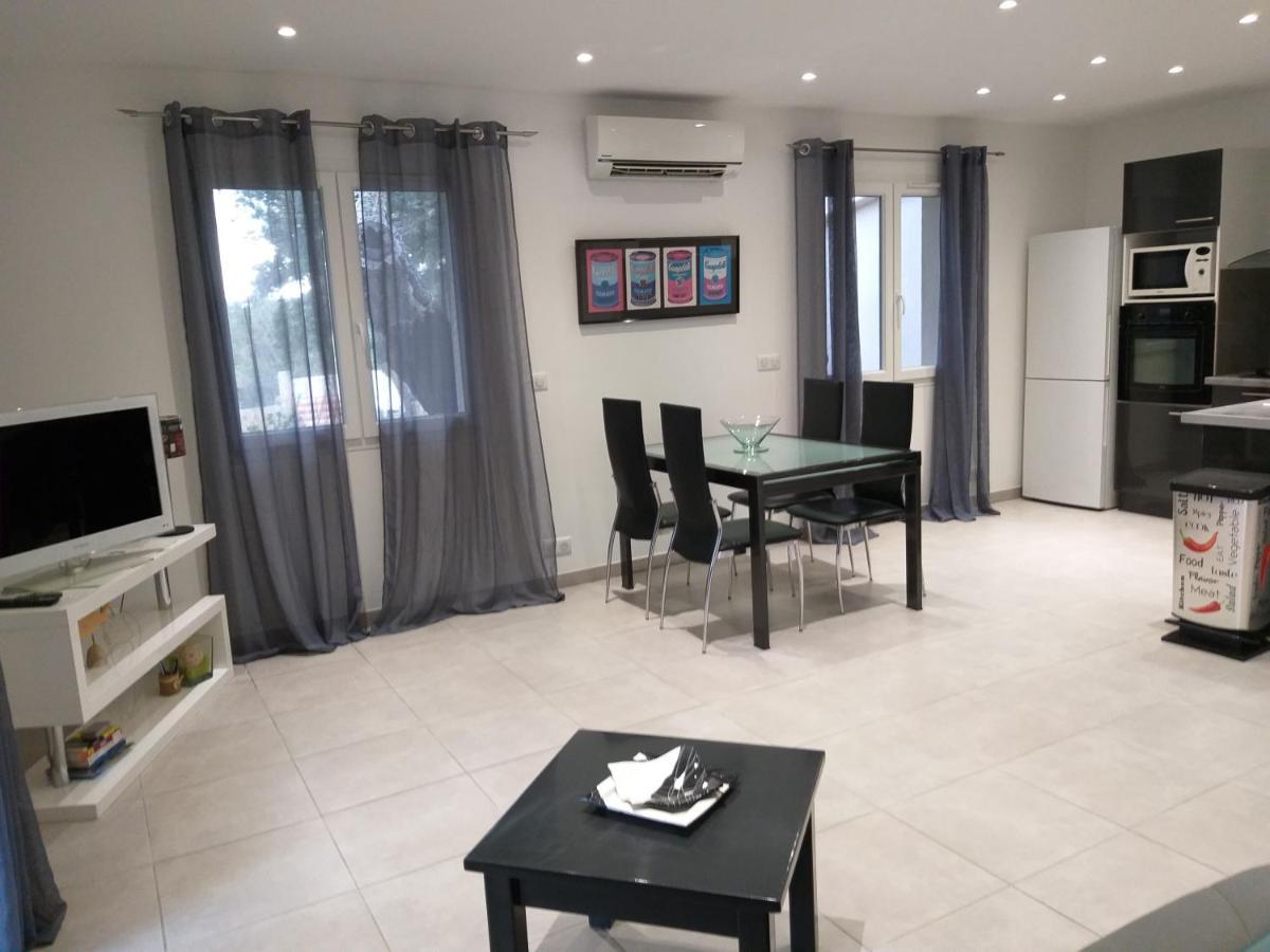 Vila Elsanais Figari  Exteriér fotografie